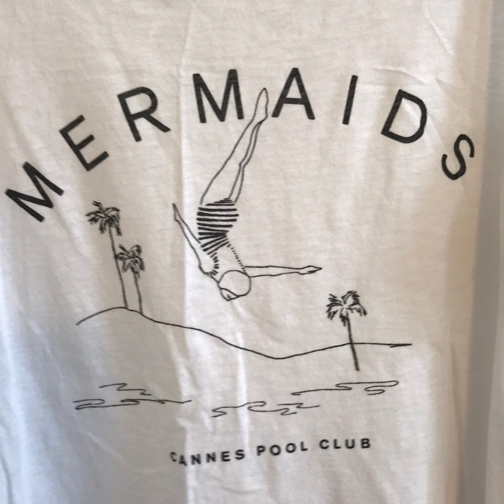 Open shoulder T Shirt with classic vintage print